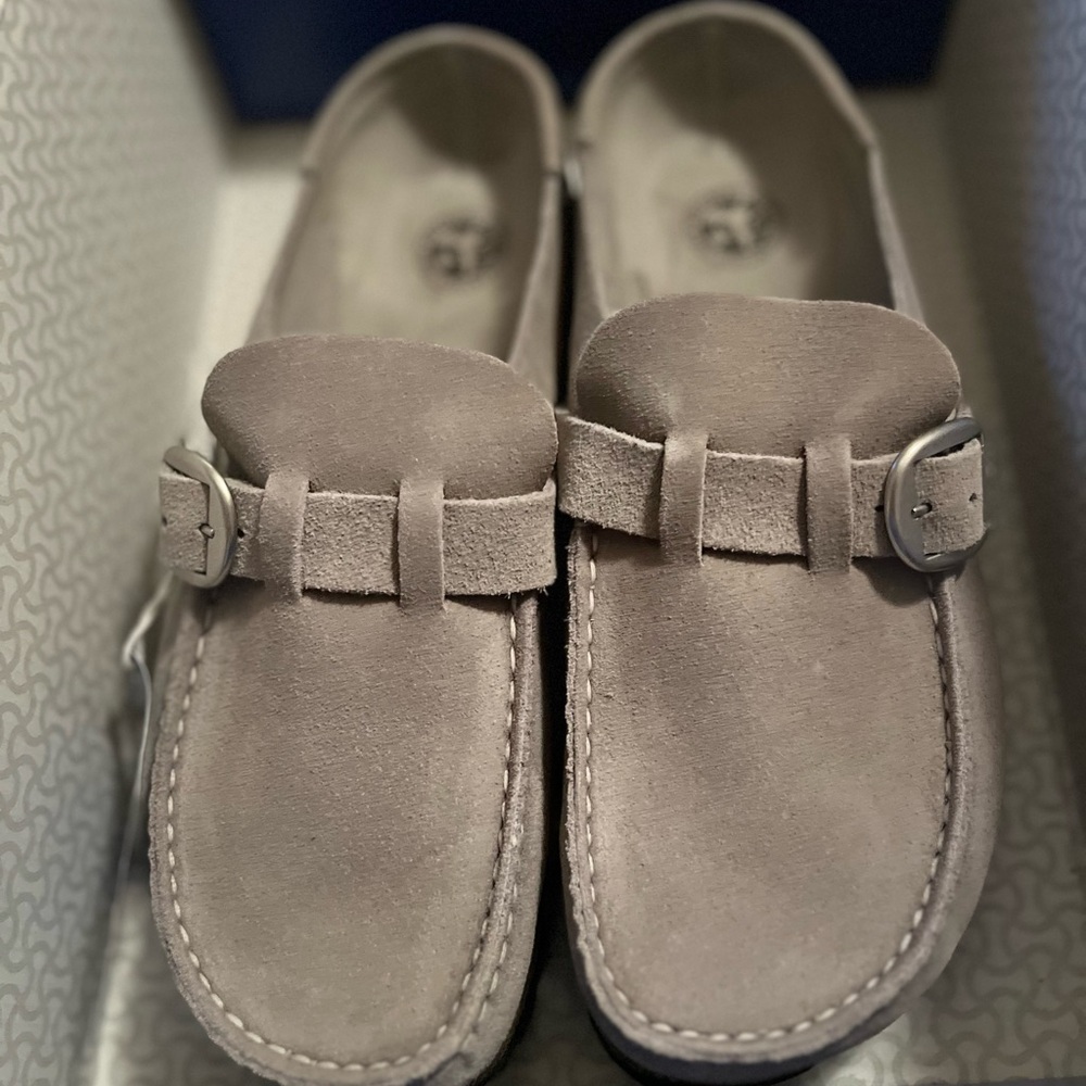 Birkenstock Buckley Clog, New,Never worn, Tags,Box included. Soft gray suede 39